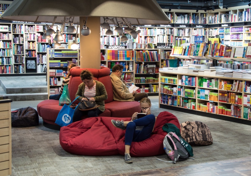 vente-LA VALETTE DU VAR-min_books_bookstore_book_reader_readers_reading_shop_sale_books-849006