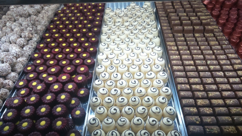 vente-LA VALETTE DU VAR-min_chocolates_milk_chocolate_white_chocolate_truffles_candy_food_treat_cacao-1213769