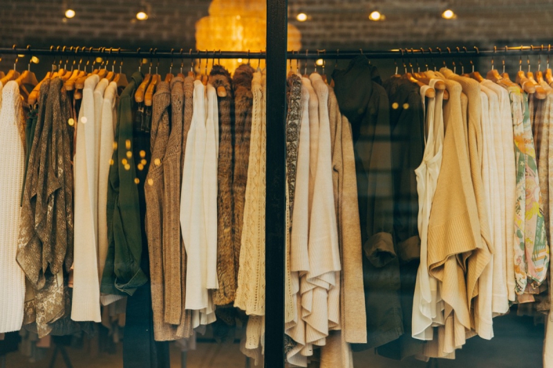 vente-LA VALETTE DU VAR-min_clothe_fashion_store_shop_window_store_front-21277